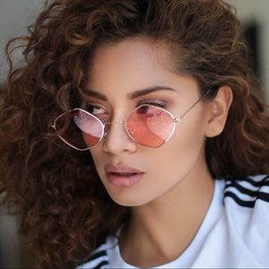 Pink ‘90s Vintage-Look Small Sunglasses